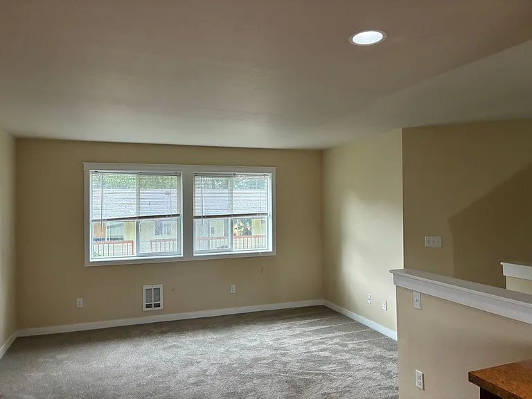 1235 E Fairhaven Ave — Photo 3