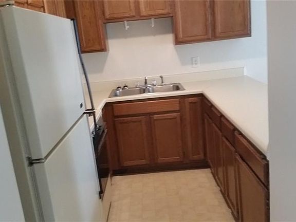 3rd image of 454 Florida Ave APT B