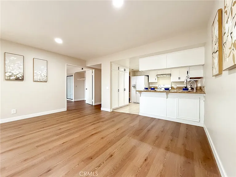 1034 Romney Dr — Photo 12