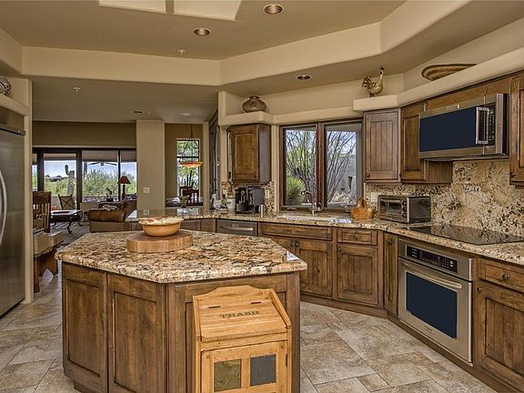3rd image of 10119 E Graythorn Dr
