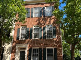 1621 Leeds Castle Dr, Vienna, VA 22182