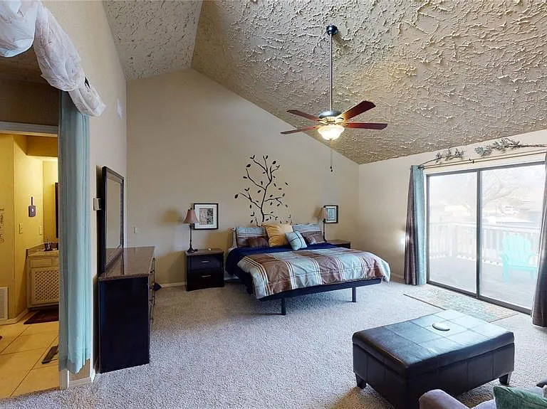 2408 W Boston St — Photo 30