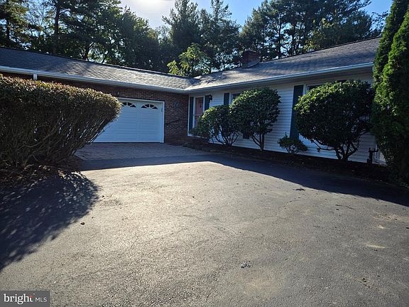 4th image of 14 Smallwood Dr