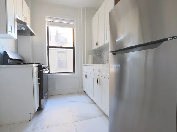 8320 Bay Parkway image 1 of 4