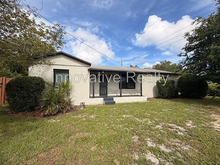 144 N Park Ave — Photo 1
