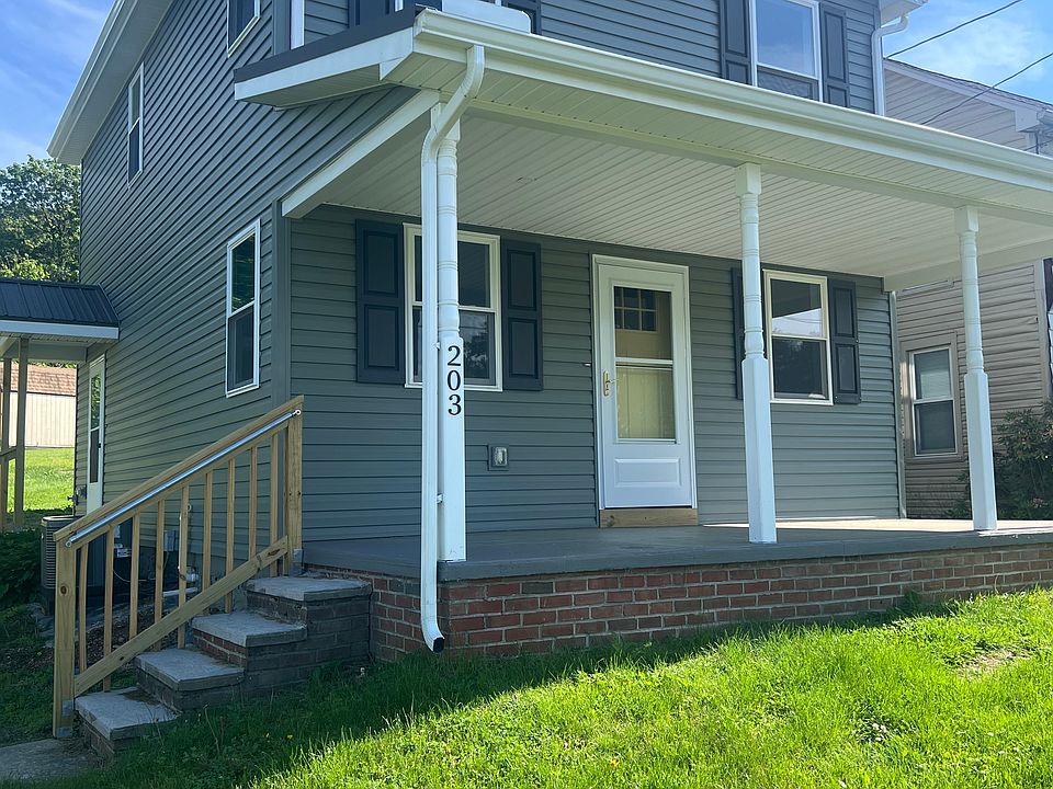1st image of 203 W Pine St