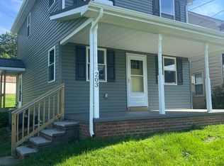 203 W Pine St, Mount Holly Springs, PA 17065