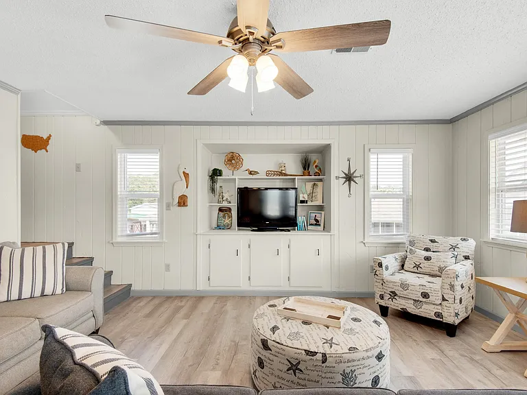 301 Chelsea Dr — Photo 32