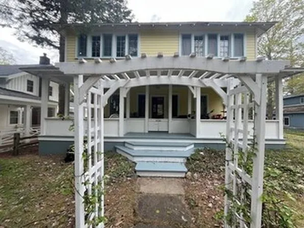 1264 Fern Ave, Harbor Springs, MI 49740