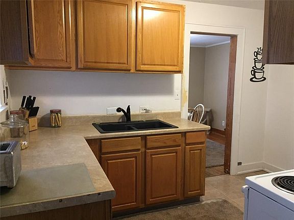 3rd image of 567 E Court St