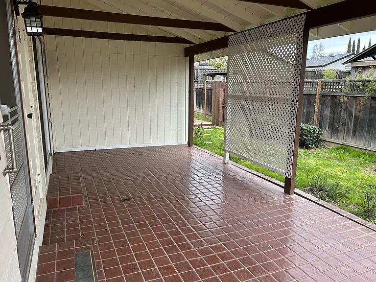 2040 Barbour Dr — Photo 30