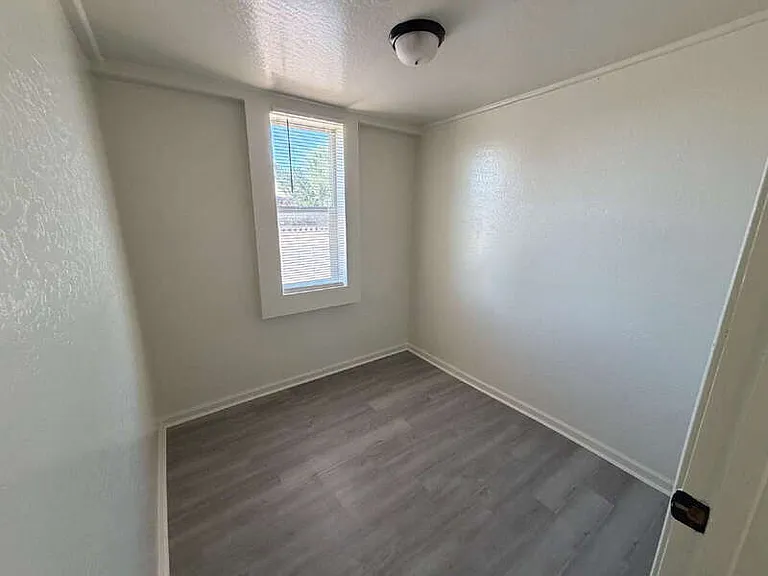 1010 N Park Ave — Photo 13