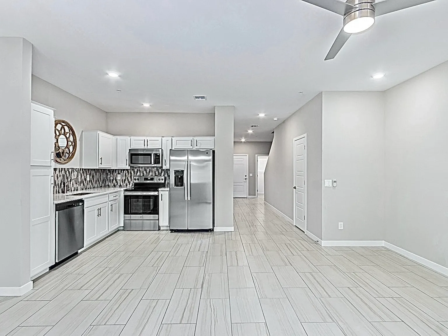 3 bed, 2.5 bath, 1457 sqft, $2,400 — Photo 4
