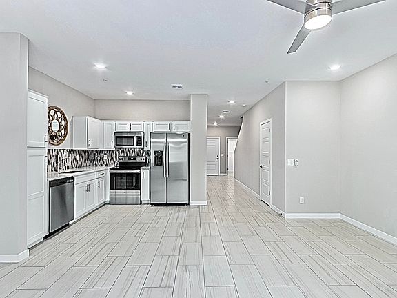 4th image of 2134 W Harmont Dr
