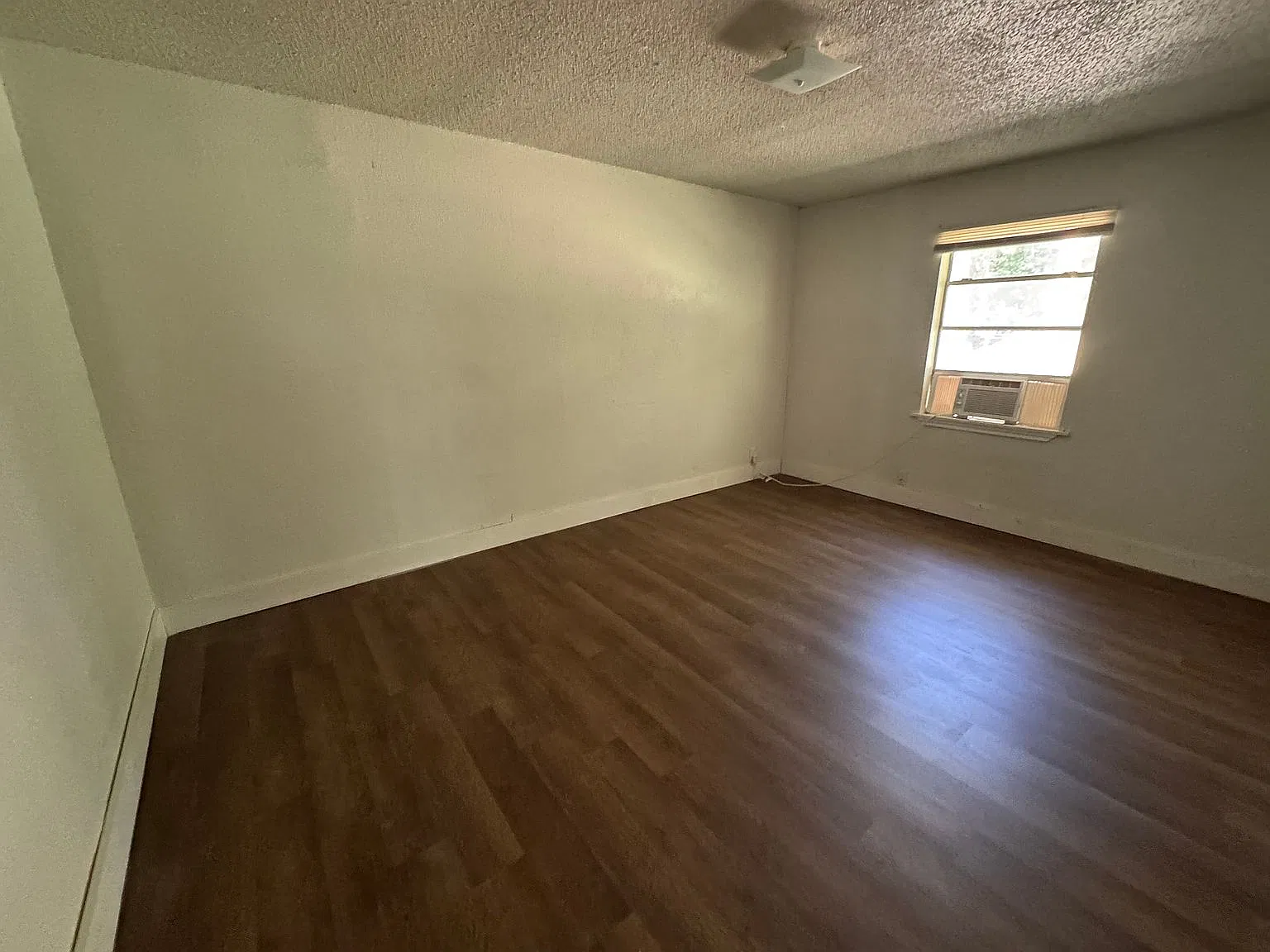 3 bed, 1104 sqft, $1,390 — Photo 3
