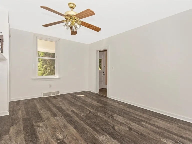 13634 Glissans Mill Rd — Photo 7