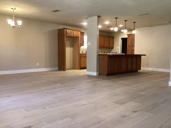 3rd image of 2511 Peaceful Valley Dr