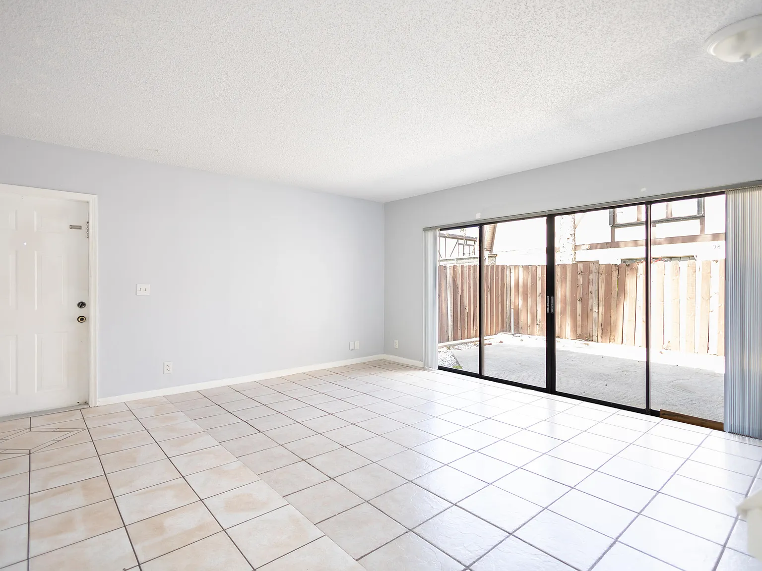 2 bed, 2.5 bath, 1470 sqft, $2,275 — Photo 3