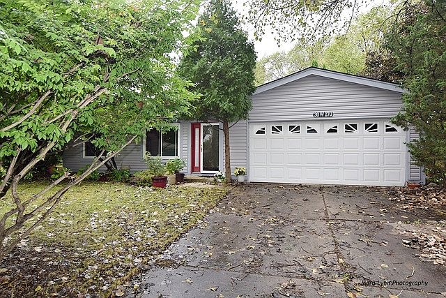 1st image of 30W270 Holyoke Ct