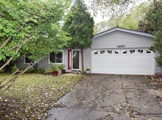 30W270 Holyoke Ct, Warrenville, IL