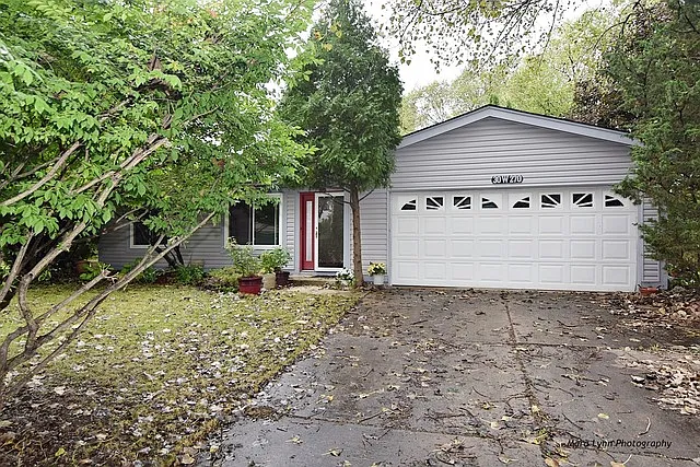 30W270 Holyoke Ct photo 1