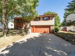 2304 S Sheffield Ave, Sioux Falls, SD 57106