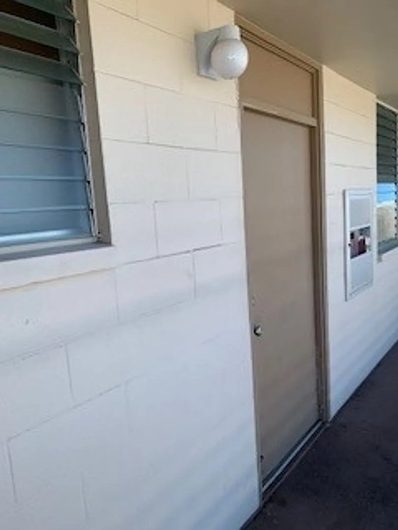 Makiki Apartment - 2 bedroom, 1 bath with 1 assigned parking — Photo 2