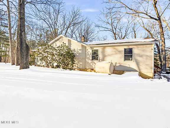 5th image of 523 Cerrina Road