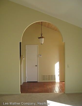 3rd image of 906 Sea Park Dr