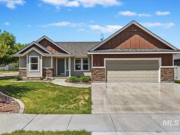 2nd image of 1927 Sandcrest Dr