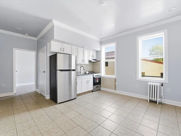 3-5 Potter Pl #2B — Photo 3