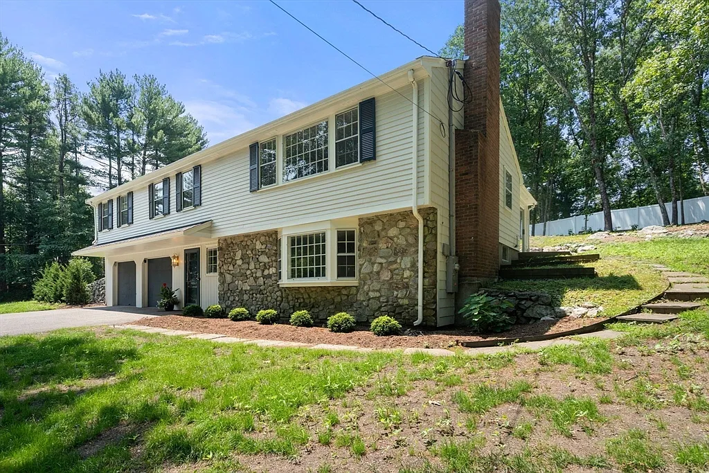 3 bed, 2.0 bath, 1842 sqft, $5,600 — Photo 2