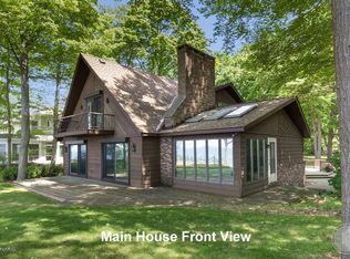 3017 N Lakeshore Dr, Holland, MI 49424