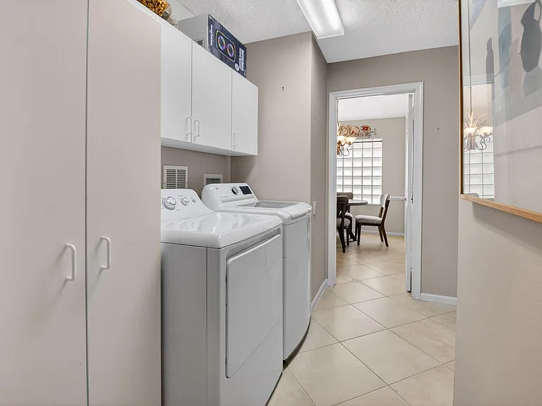 5256 Glenville Dr — Photo 42