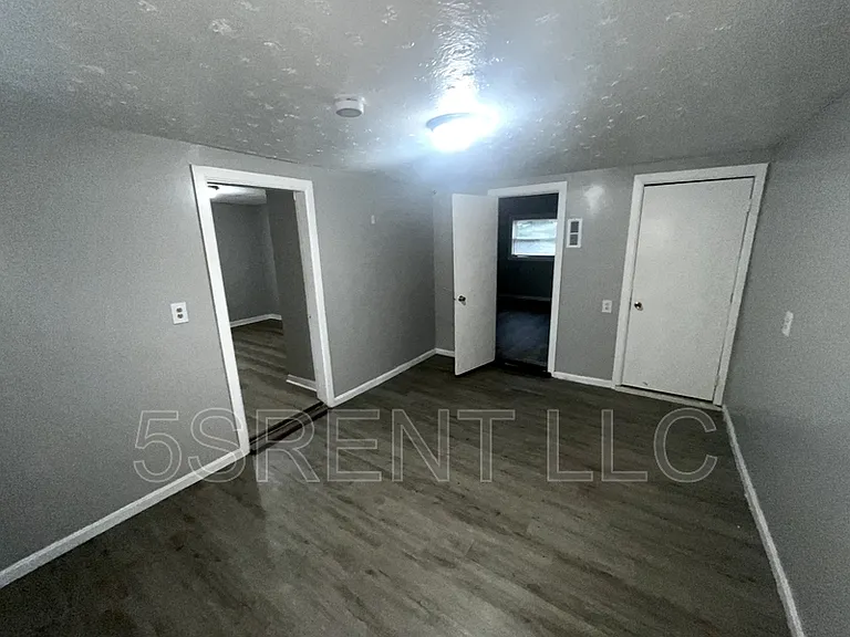 240 S Mary Ellen St #B — Photo 11