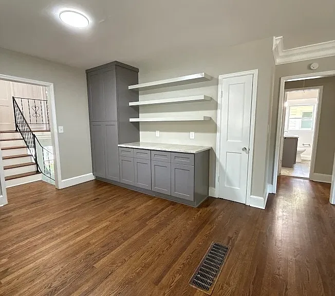 528 Barrington Dr — Photo 5
