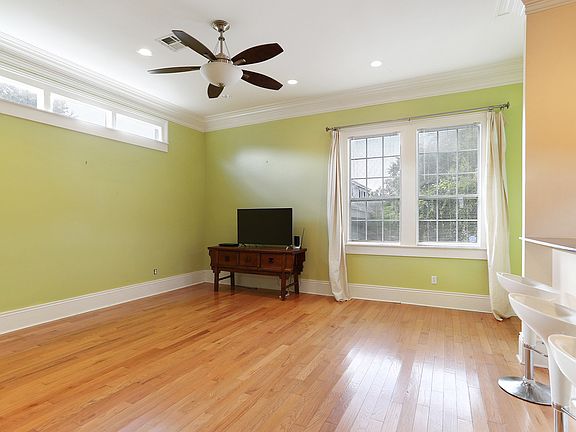 5th image of 1916 Fern St