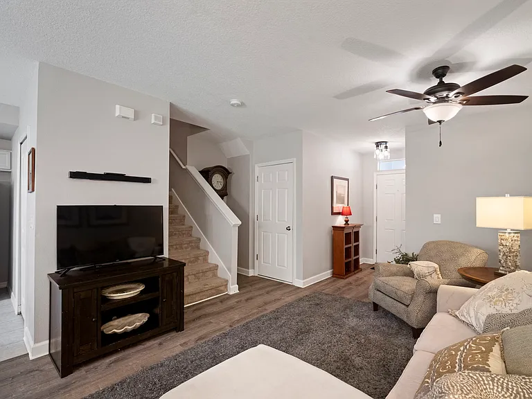 9722 Forestdale Ct — Photo 12