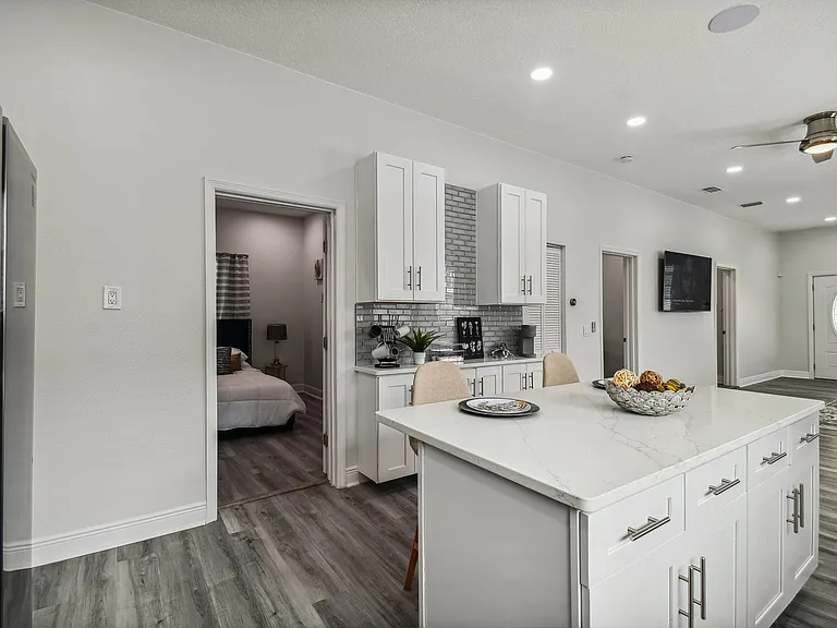 2506 W Main St — Photo 16