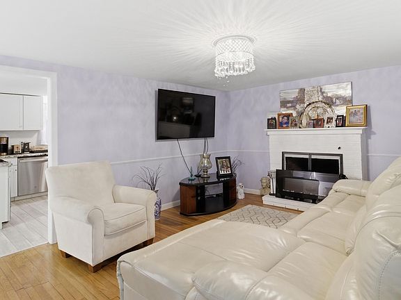 2nd image of 762 W Yarmouth Road