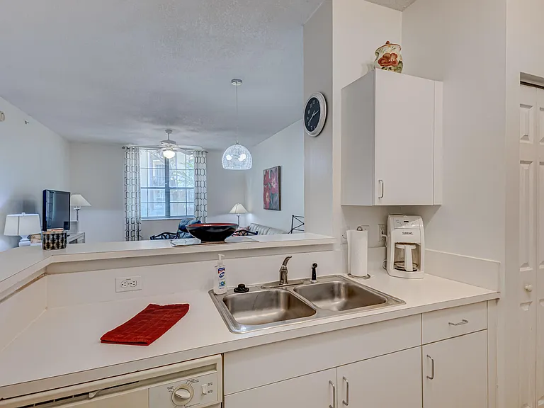 630 Sapodilla Ave #112 — Photo 20