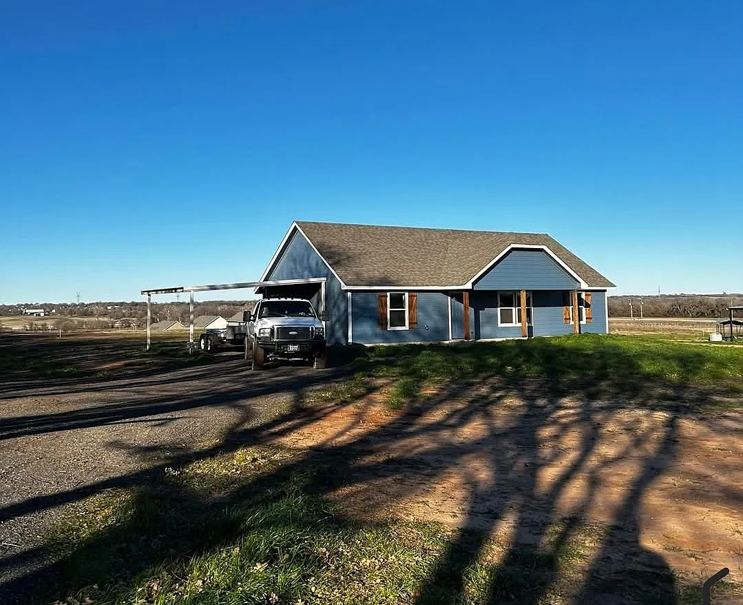 3 bed, 1425 sqft, $2,300 — Photo 1