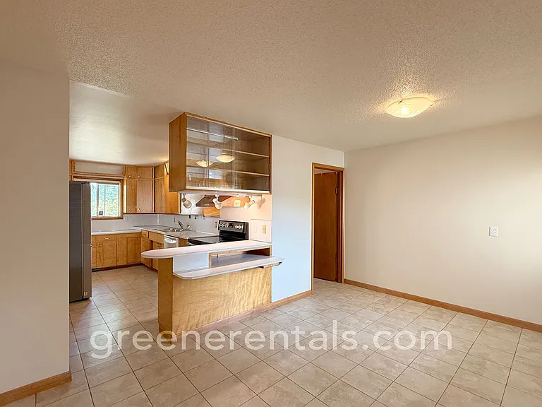 1616 10th Ave SW — Photo 5