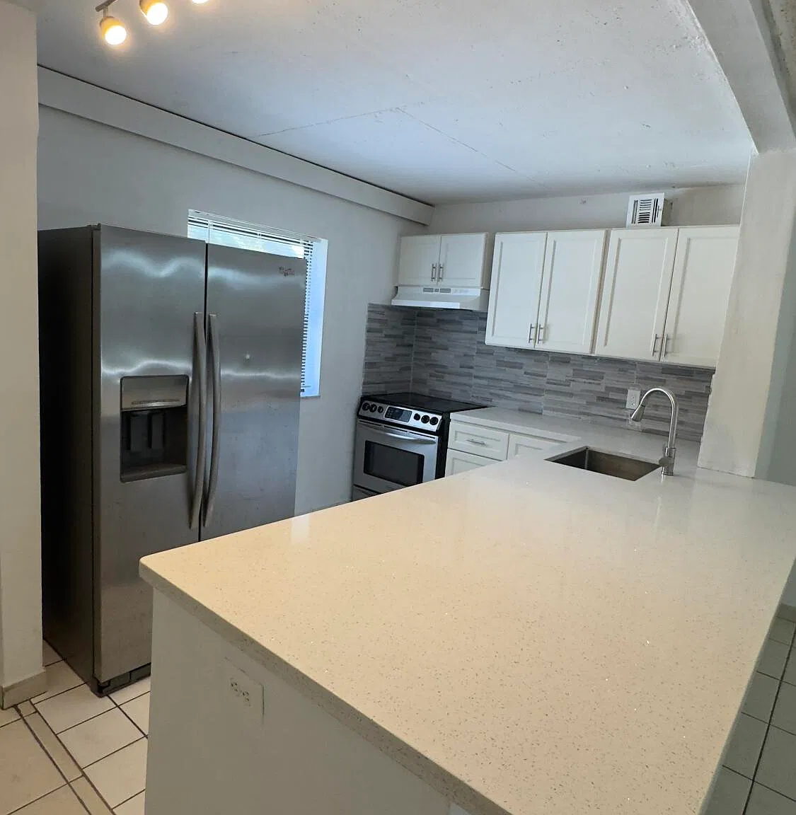 2 bed, 2.0 bath, 1012 sqft, $1,950 — Photo 2