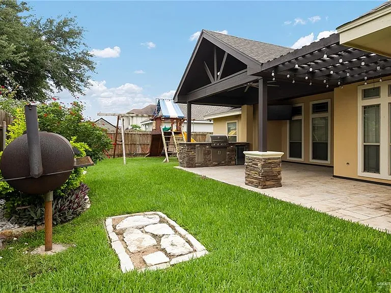 2612 Serrano St — Photo 21