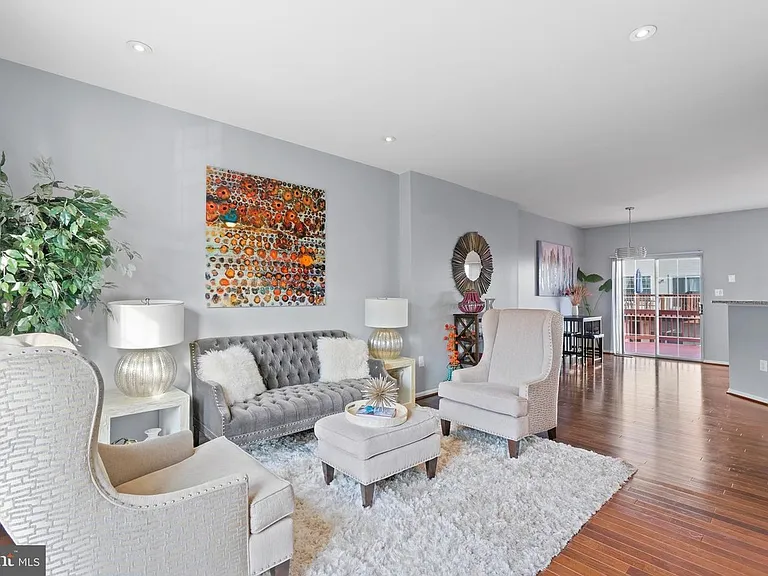 Main level living room