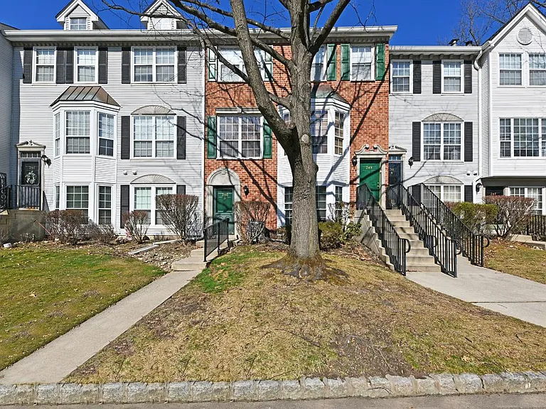 250 Larch Ln #250 — Photo 24