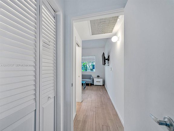 3rd image of 820 15th St APT 202