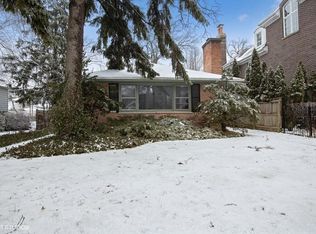 1077 Oak St, Winnetka, IL 60093