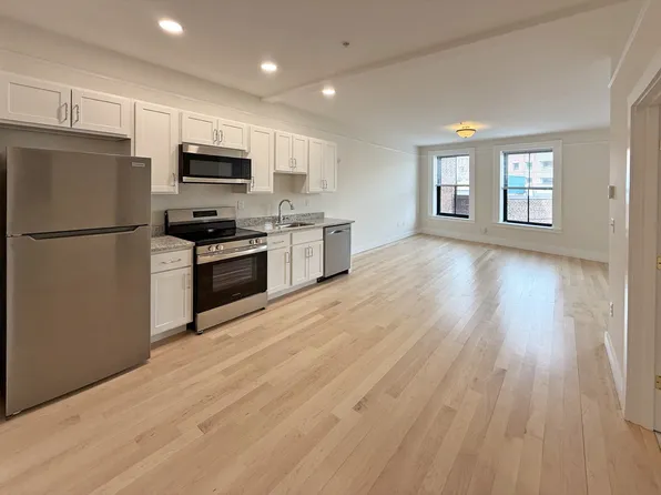 105 Paige St, Lowell, MA